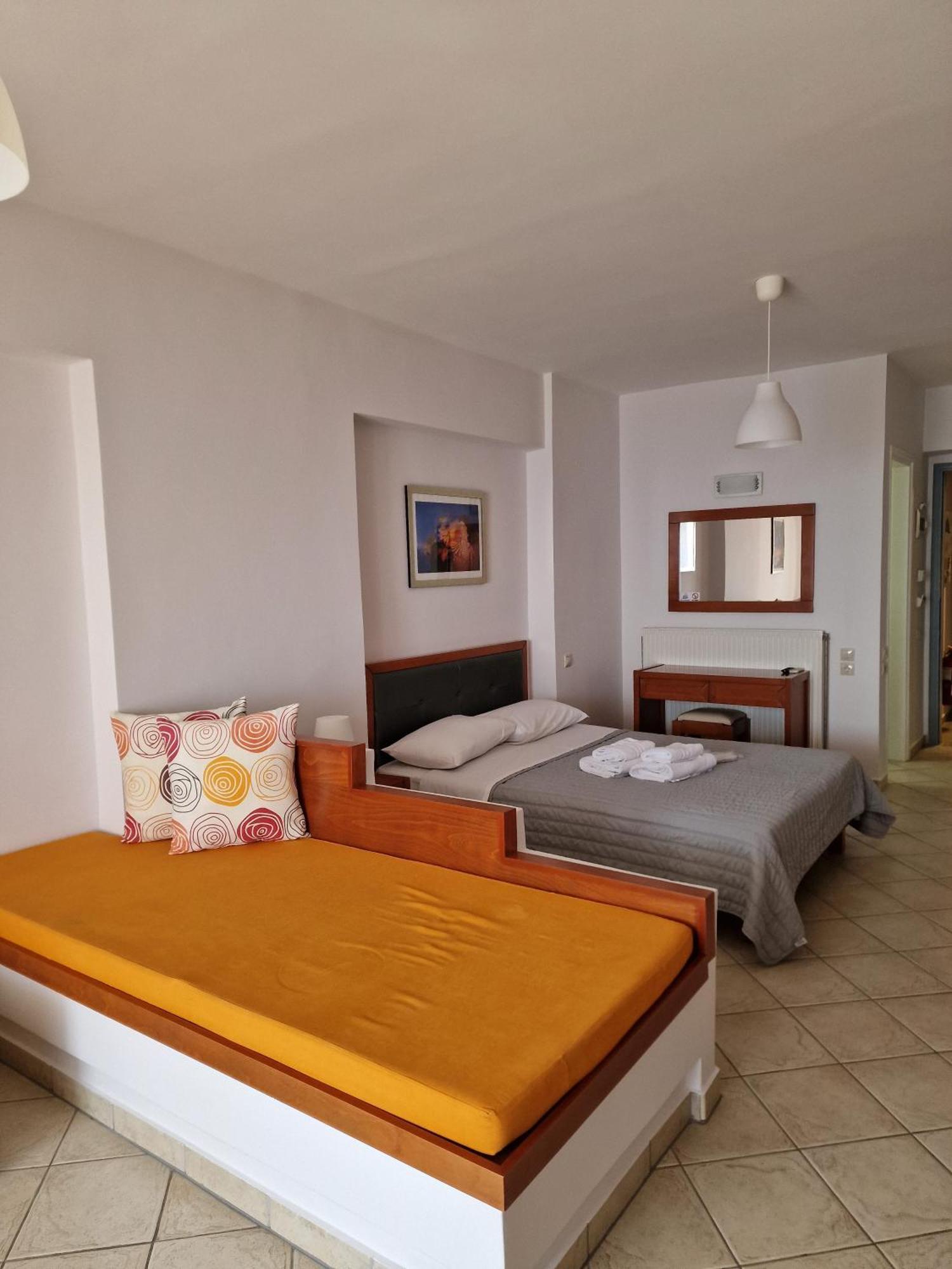 Porto Xronia Aparthotel Khrónia Exteriör bild