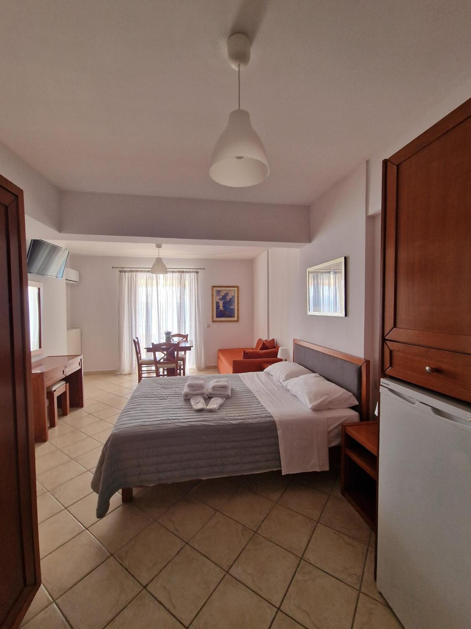 Porto Xronia Aparthotel Khrónia Exteriör bild