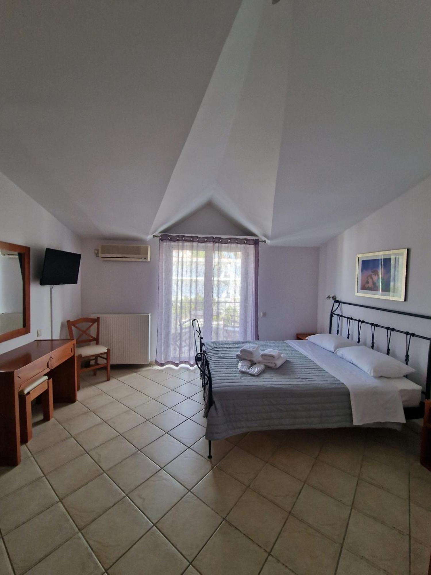 Porto Xronia Aparthotel Khrónia Exteriör bild