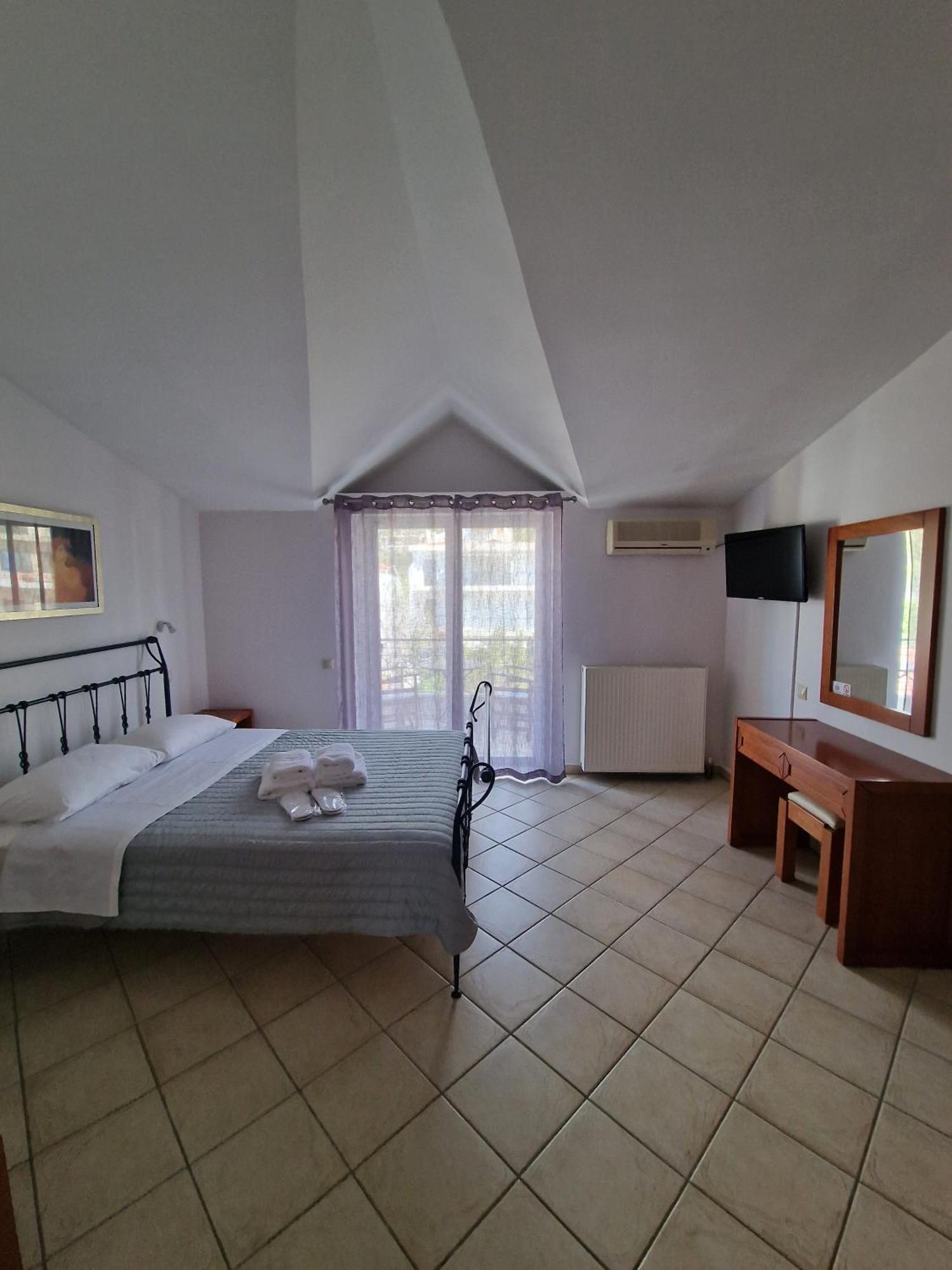 Porto Xronia Aparthotel Khrónia Exteriör bild
